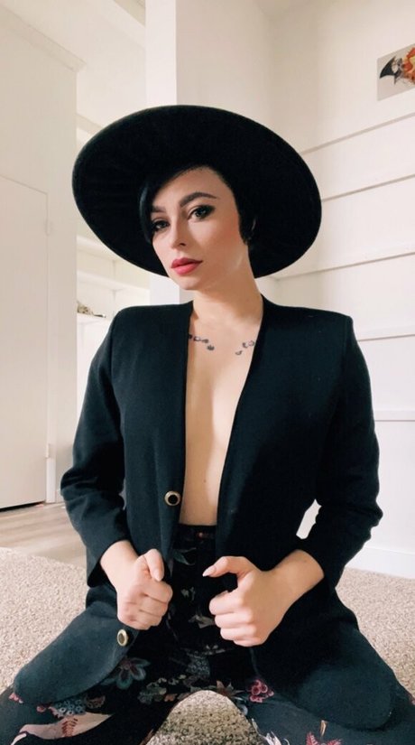 one onlyfans naked pic