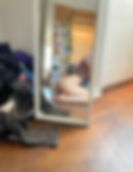 sinzor pornographic model image