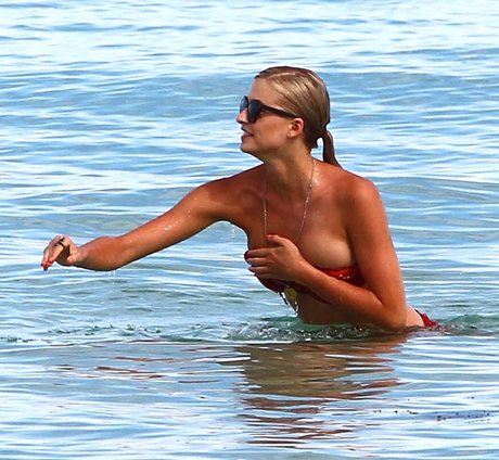 Lena Gercke naked model img