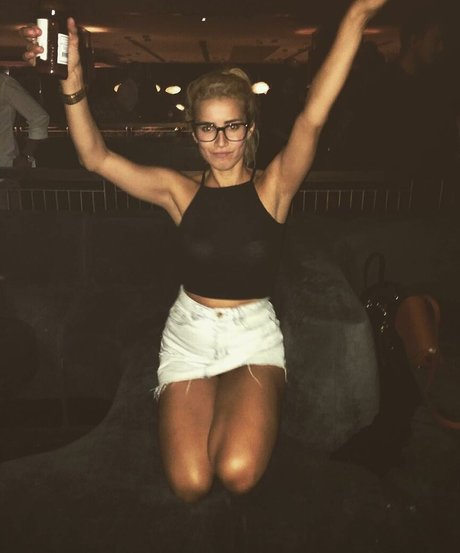 Catha23 erotic actress img