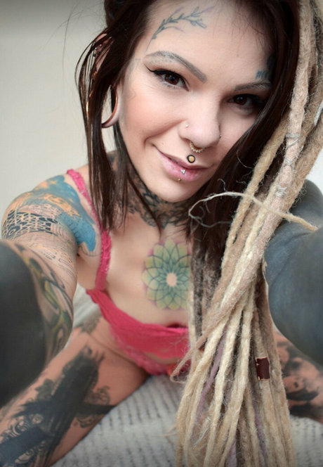 DarkLeaves star adult picture