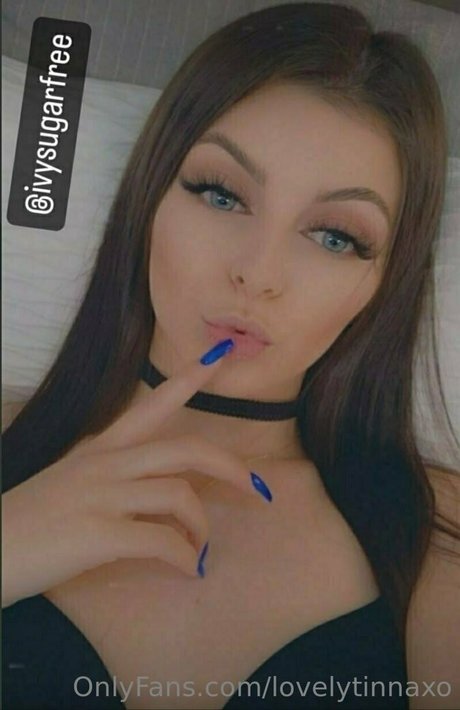 lovelytinnaxo sex model gallery