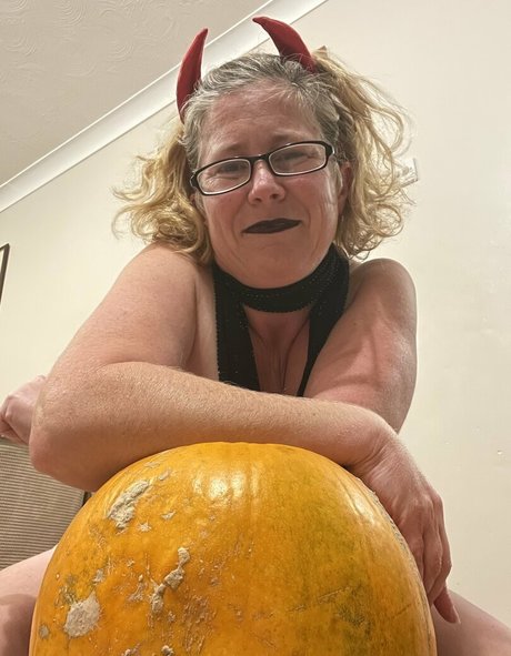 khariscurves naked star picture