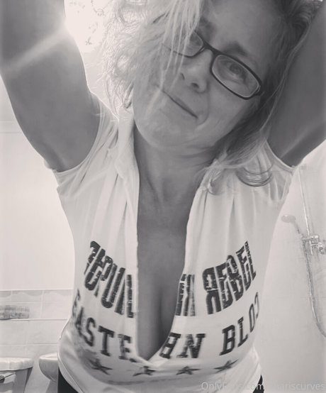 khariscurves erotic actress photos