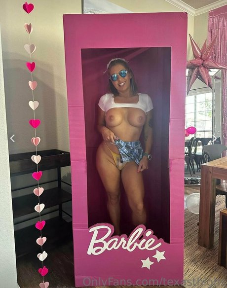 Texas Thighs hot star pictures