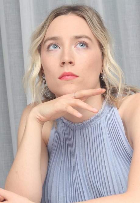 Saoirse Ronan erotic actress pictures