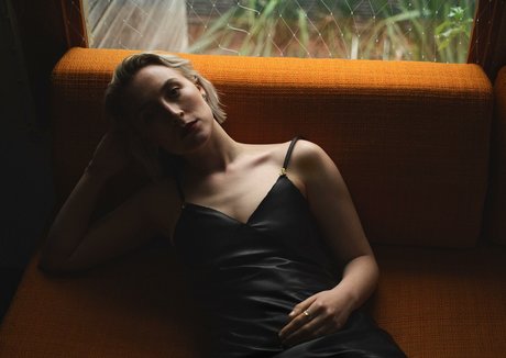 Saoirse Ronan hot model photo