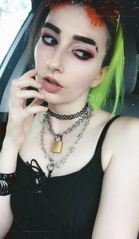 deviouslilwolf erotic pornstar image