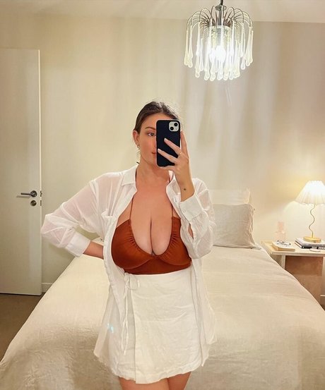 Josie L sexy pornstar img