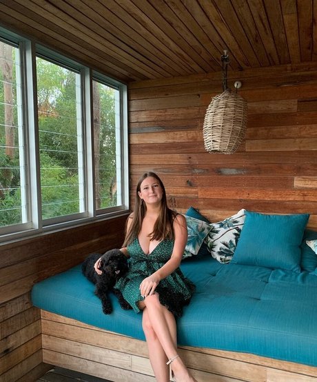 Josie L model adult img