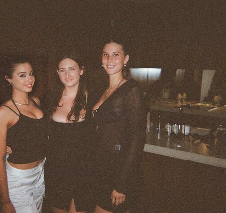 Josie L model nude photo