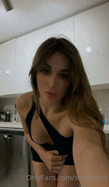 kikicherryof porn star pictures