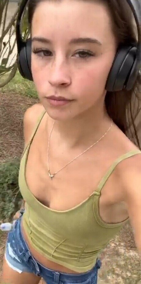 Bitty 01 sexy star photo