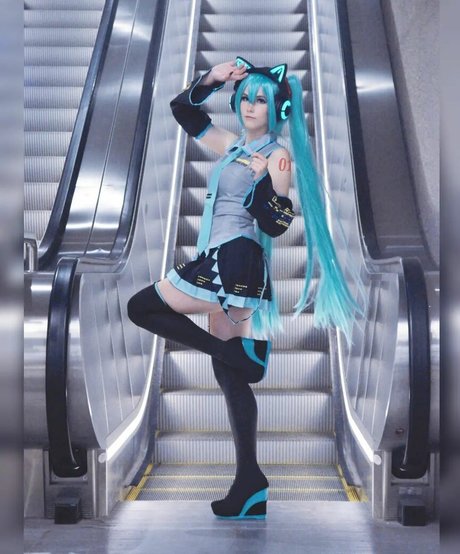 Jackyfly naked actress photo