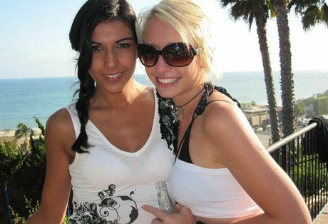 huge fake tits onlyfans hot sexy img