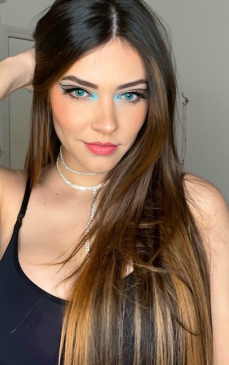 Loud Mii sexy model photo