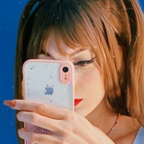 Laura Reizi hot model pic