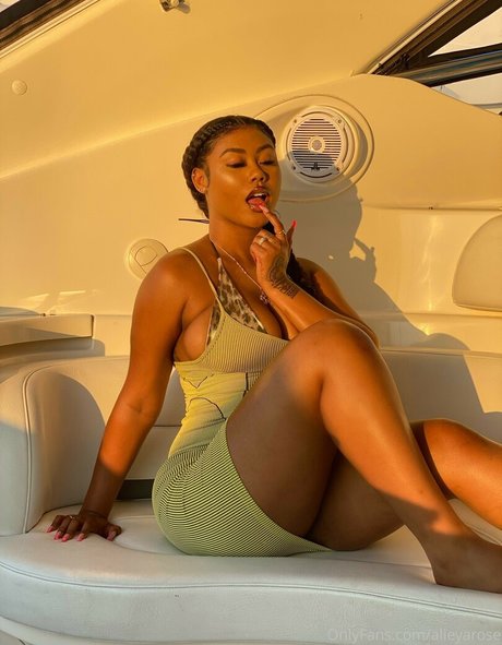 Dejarennae pretty actress gallery