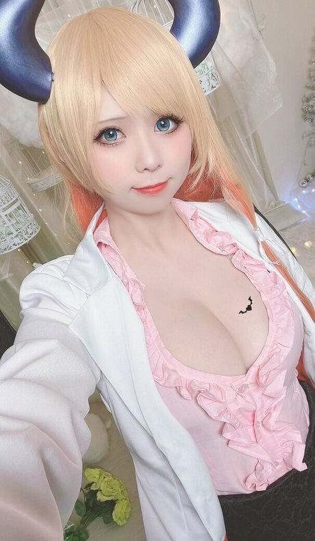 Soraqq model nude photo