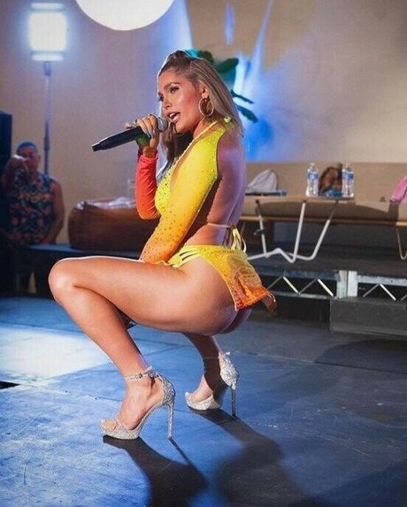 chubby latina onlyfans free porn image