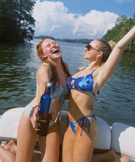 Sophia Armata naked model pic