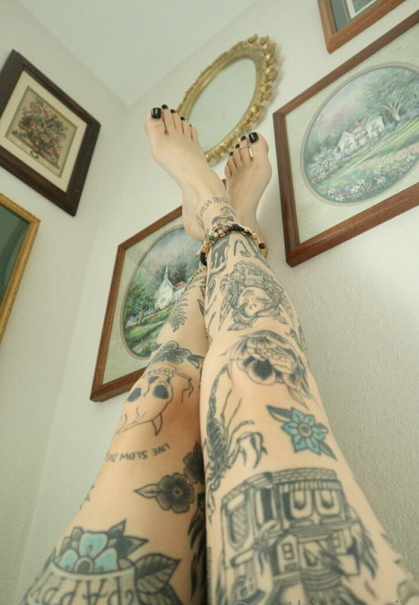 mythicmaggie model top picture