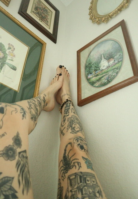 mythicmaggie model adult photo