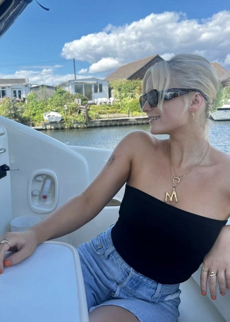 Amelia Eve Gibson free model galleries