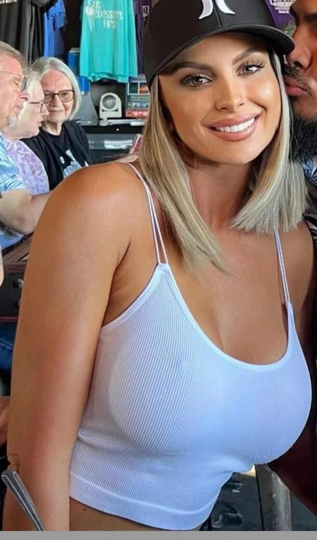 Danni Ellexo model pictures