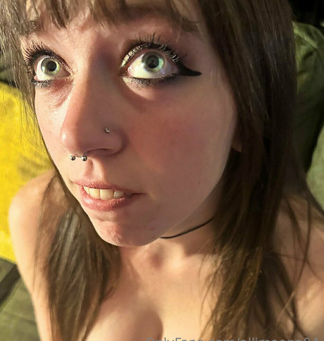 allimoona04 art star picture