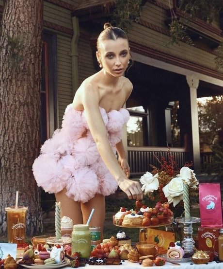 Emma Chamberlain Photo Gallery