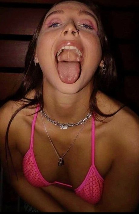 Emma Chamberlain adult actress img