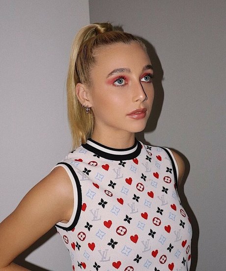 Emma Chamberlain Profile Photo