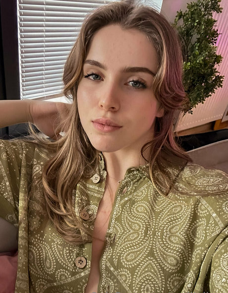 Emiliallure star nude pic