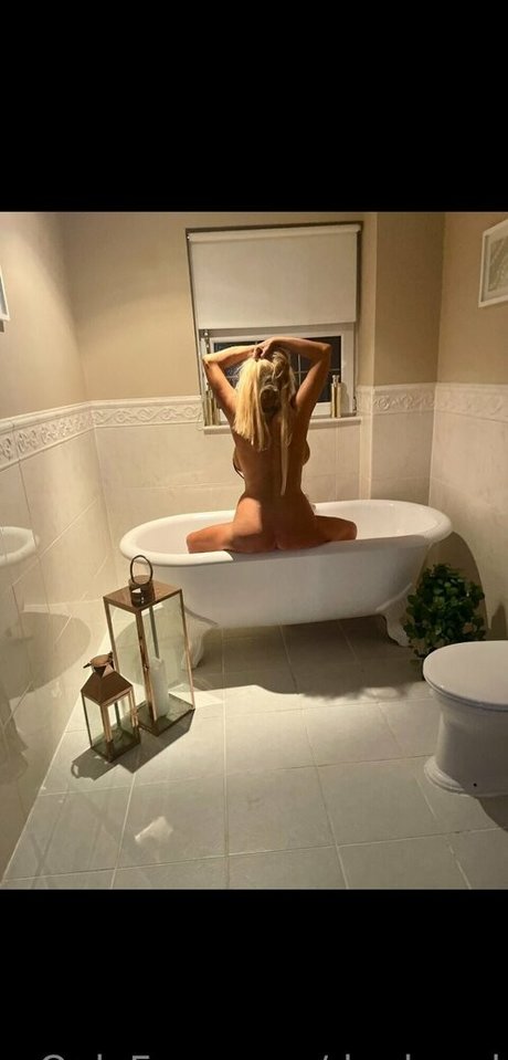 Dugheed art actress photos