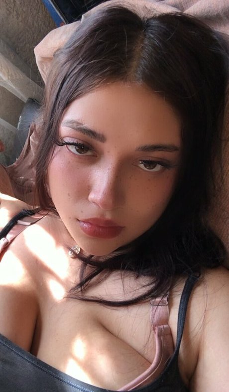 sar eliii nudes model image