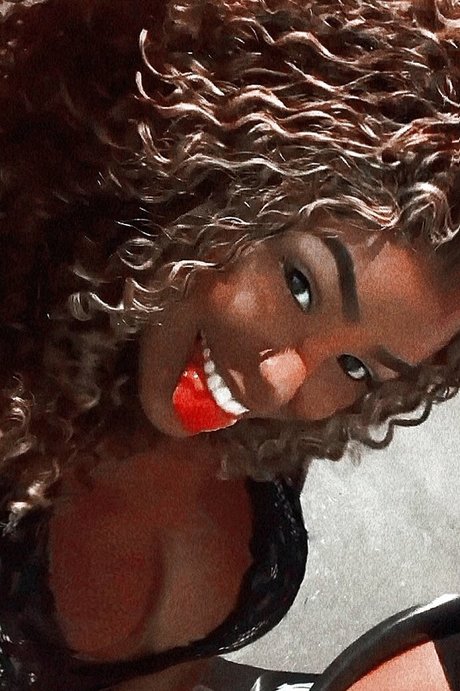 ynaraabb model top photo