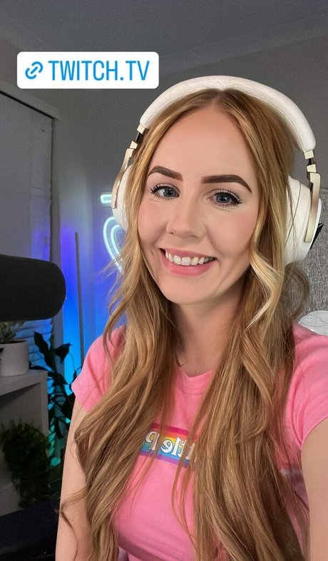 asian shemale onlyfans free porn image