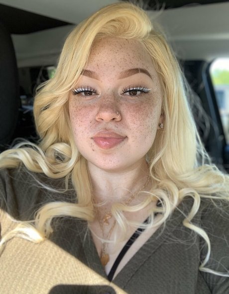 AHintOfRed pornstar sex picture