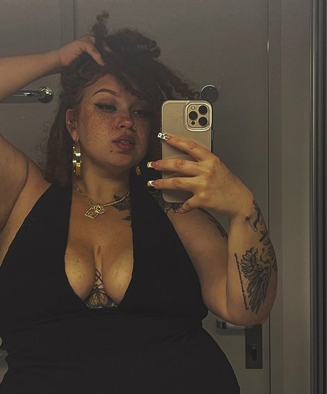 AHintOfRed exclusive star gallery