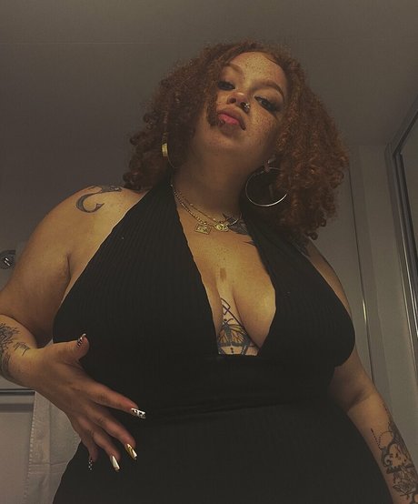 AHintOfRed star hot picture