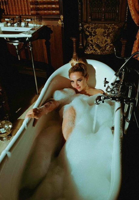 Lana Wolf model sexy photo