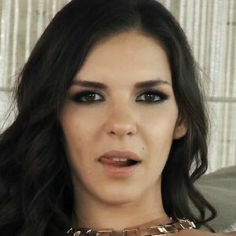 Alina Henessy hot star photos