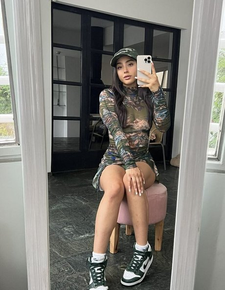 Belenegri art star photos