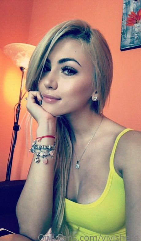 Vivianishere model best img