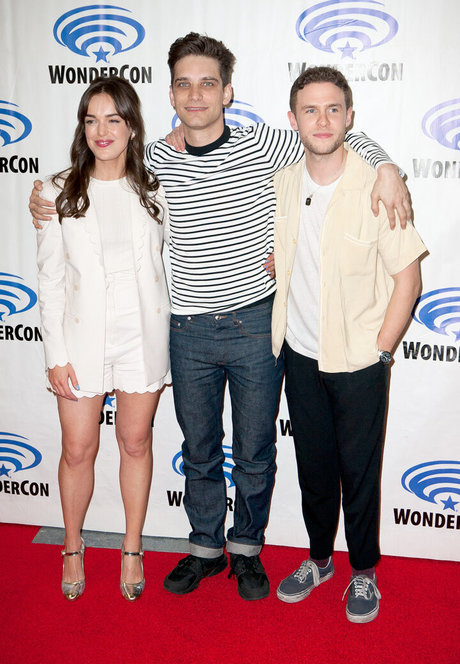 Elizabeth Henstridge nude actress photo