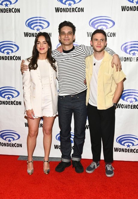 Elizabeth Henstridge free pornstar gallery