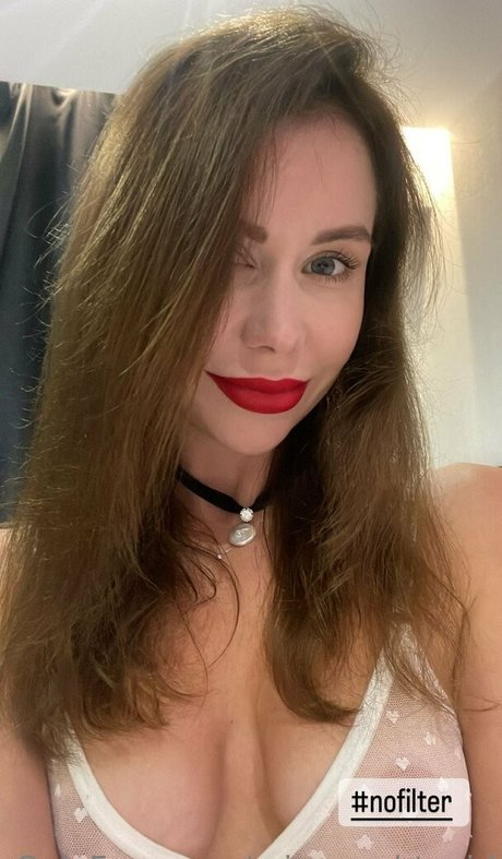 mianaughtygirl pornstar xxx picture