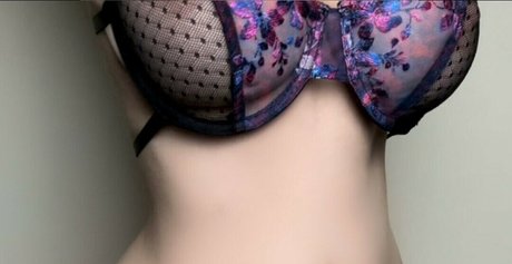 Chiquitita Cosplay model naked gallery