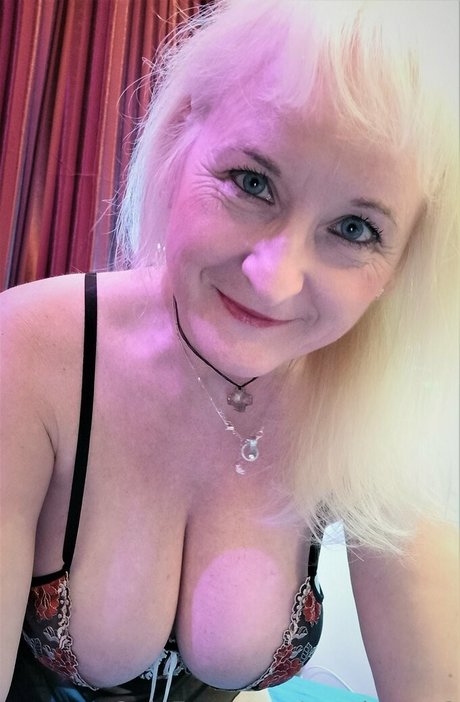 huge fake tits onlyfans sexy naked photos